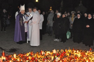 biskup szkodoń na cmentarzu rakowickim